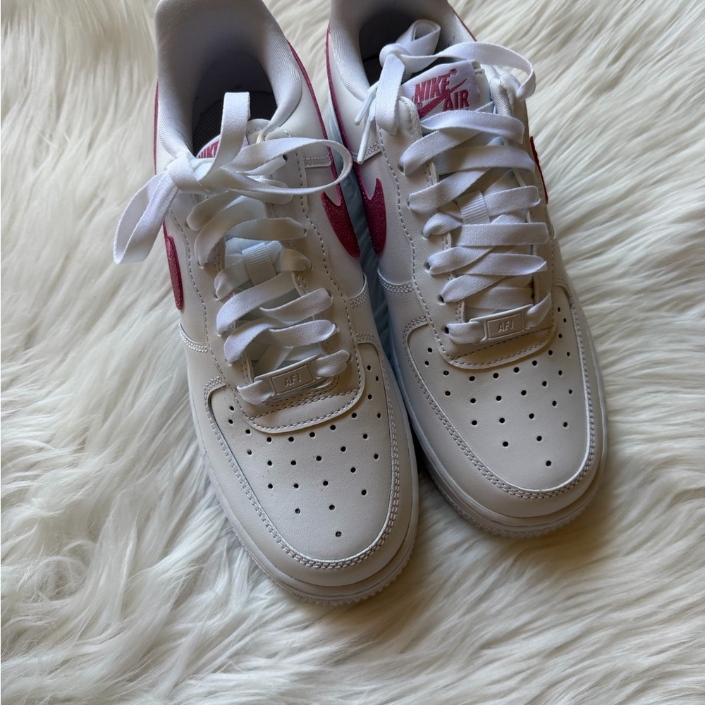 Nike Women's Sneakers White and Red